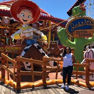 Meet your Posher, Julissa